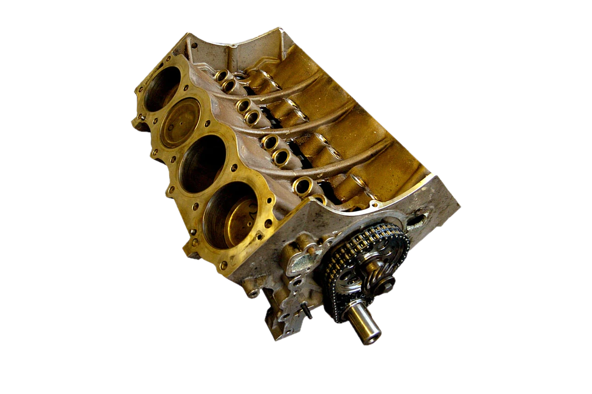 Stripped V8 engine block and rotating assembly